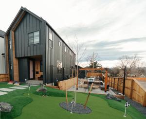 Luxury 5BR - Hot Tub - Game Garage - Mini Golf