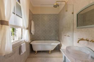 Spaciouscity heritage home