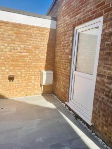 Large Double Bed En-suite Room 20 mins from Heathrow
