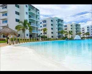 2-bedroom apartment with lagoon and beach views
