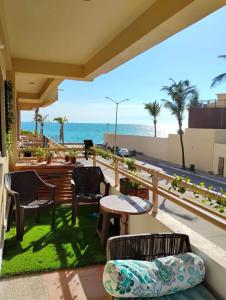 Comfortable apartment, right on the seafront