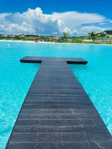 Apartment with balcony overlooking the lagoon, beach and poo