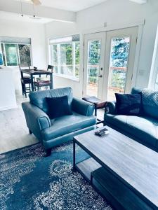 Paradise Suites the Bear Den a condo in Homer with a Hot Tub