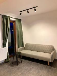 APARTMÁN U MÍlNICKÉHO POTOKA Působivý slunný vzdušný s balkónem centrum lanovka Čertova Hora, 1 min Bobová dráha