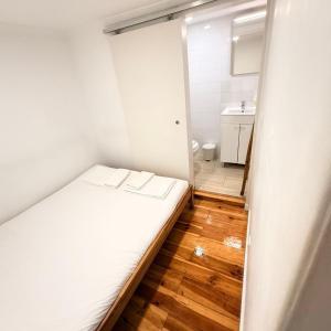 Amalia Tiny Studio 1