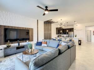 Beautiful 2BR with Waterpark & Private Game Room