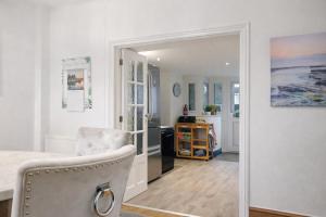 Cosy Coastal Townhouse 10-Min-Drive to Beach