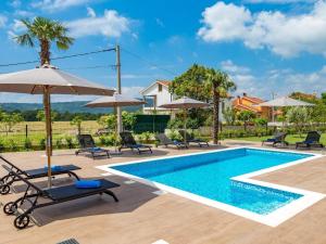 Holiday Home Schönes Haus für 8 Personen mit großem Schwimmbad by Interhome