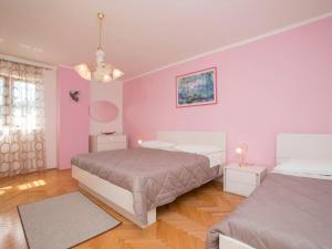 Holiday Home mit eigenem Pool und schönem Meerblick by Interhome