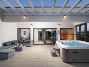 Holiday Home Villa Sole am Meer mit Pool- Sauna- Whirlpool by Interhome