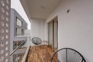 Stylish Apartment with Terrace & Parking