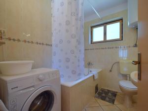 Apartment Wohnung Anica by Interhome