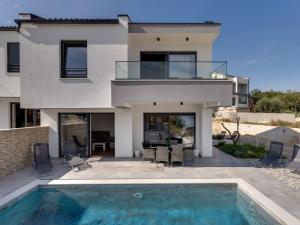 Holiday Home Villa Rosemary mit Pool und Panoramablick auf das Meer by Interhome