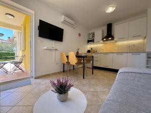 Apartment Apartment PintaDeSol by Interhome