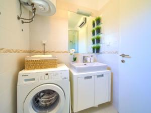 Apartment Wohnung Aster 1 by Interhome