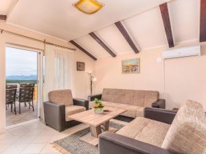 Apartment Appartement in Soline mit Großer Terrasse by Interhome