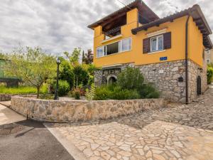 Apartment Appartement in Soline mit Großer Terrasse by Interhome