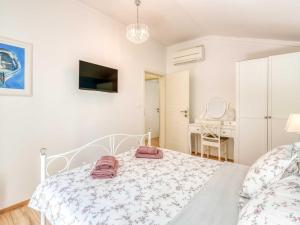 Holiday Home Andrea mit Whirlpool by Interhome