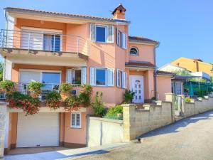 Apartment Studio-Apartment Vjeko by Interhome