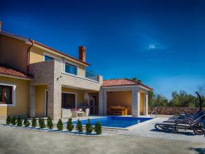 Holiday Home Laura mit Blick auf das Wasser by Interhome