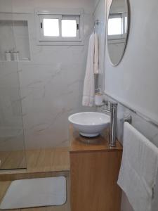 Casa a estrenar con piscina privada en Sierra de los Padres