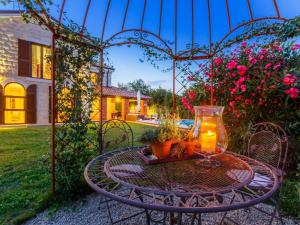 Holiday Home Villa Kamenica im mediterranen Stil mit Innen- und Außenpool by Interhome