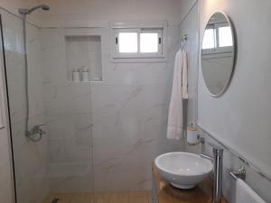 Casa a estrenar con piscina privada en Sierra de los Padres