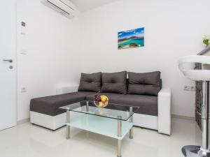 Apartment Tolle Wohnung in Baška mit Eigenem Balkon by Interhome