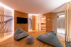 Menina - Happy Rentals