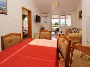 Apartment Charmante Ferienwohnung in Baška mit Eigenem Balkon by Interhome