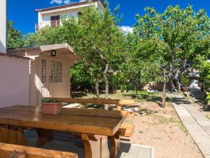 Apartment Apartman Nikola by Interhome