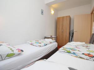 Apartment Wohnung in Baška mit Eigenem Balkon by Interhome