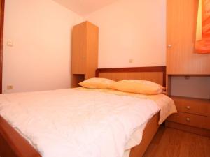 Apartment Wohnung in Baška mit Eigenem Balkon by Interhome