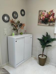 well-equipped 2 bedroom apartment living room