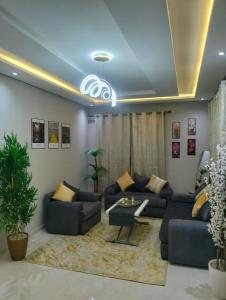 well-equipped 2 bedroom apartment living room