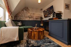 The Curators Penthouse Art, Antiques, Arboretum