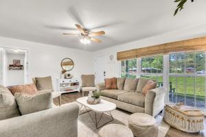 3BR Near River St Forsyth Porch Parking