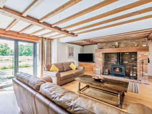 5 Bed in Ashford oc-76428