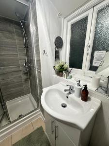 Quiet Kings Cross flat Steps from the Station