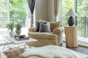 4-BR Villa on the Lake with hot tub near Tremblant