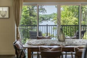 4-BR Villa on the Lake with hot tub near Tremblant