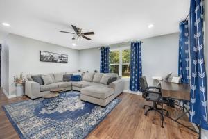 5min to Fort Benning Fenced Yard Pets Near Golf