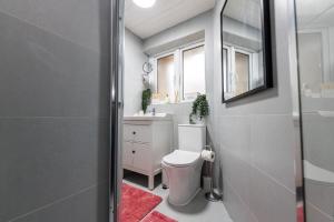 The Drayton By Allsquare Stays Modern 4BR Home Near Heathrow & M4