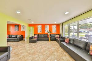 Hollywood Tropical Paradise vibe waterfall pool villa