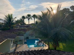 Casa 315m2 em condomínio, natureza, 500m da praia