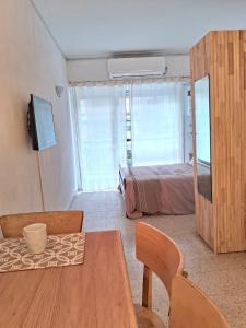 Luminoso alojamiento con cochera a metros de plaza colón