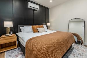 Stylish 1BR Downtown Near Garden of the Gods