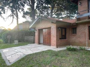 Eneas y submarino Santa Fe , house in Pinamar Golf, very spacious and comfortable