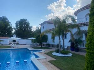 Villa espaciosa cerca de la playa con piscina privada - ES-393-2