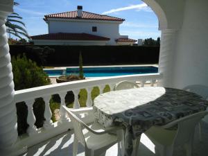 Villa espaciosa cerca de la playa con piscina privada - ES-393-2